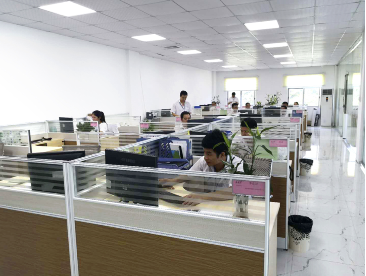利路通研发设计中心办公环境